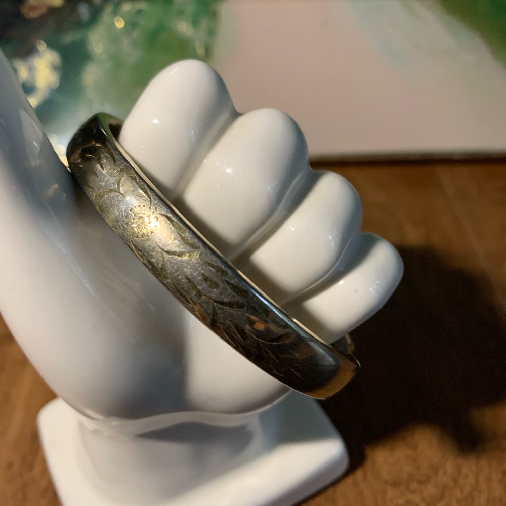 Vintage slide opening bracelet